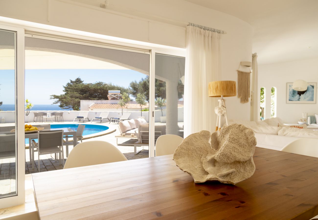 Meer- und Poolblick vom Esszimmer Meer- und Poolblick vom Esszimmer