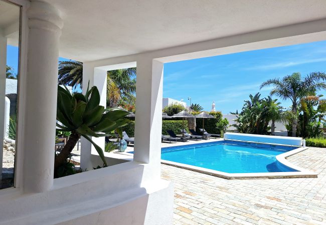 Chambres d'hôtes à Salema - 04 - Romantik Villa - Praia da Figueira