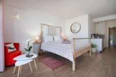 Rent by room in Budens - 02 - Romantik Villa - Praia das Furnas
