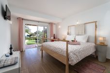 Rent by room in Budens - 02 - Romantik Villa - Praia das Furnas